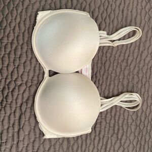 Pink Victoria’s Secret bra